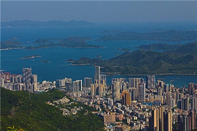  1. 精致迷人的外貌 